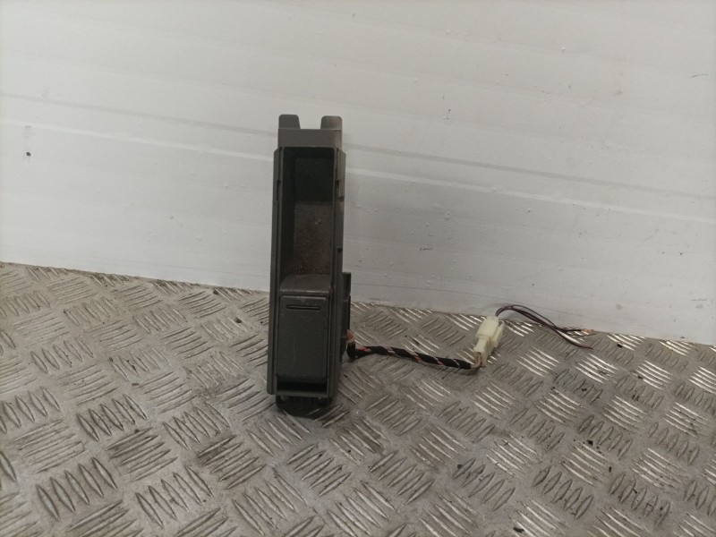 Recambio de mechero para audi a4 avant (8e) referencia OEM IAM 8E0863284B  