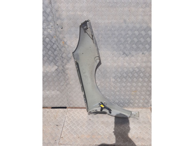 Recambio de aleta delantera izquierda para peugeot 407 st confort referencia OEM IAM   