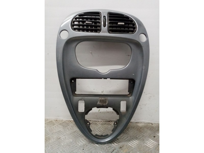 Recambio de mascara central de salpicadero para citroen xsara picasso 2.0 hdi satisfaction referencia OEM IAM 9631315877  