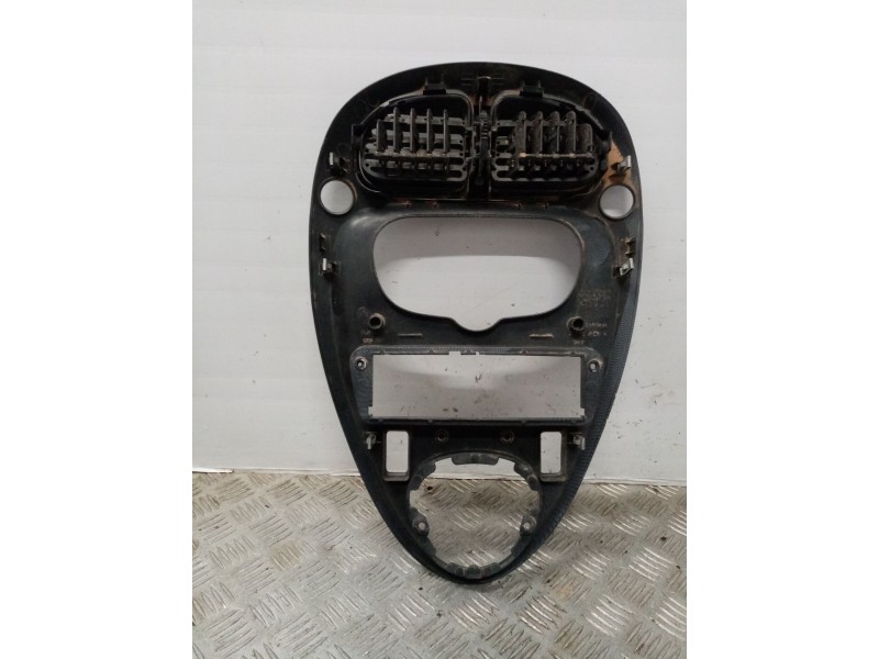Recambio de mascara central de salpicadero para citroen xsara picasso 2.0 hdi satisfaction referencia OEM IAM 9631315877  