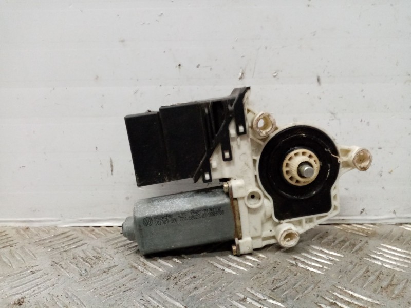 Recambio de motor elevalunas trasero izquierdo para volkswagen golf iv berlina (1j1) referencia OEM IAM 05076610  