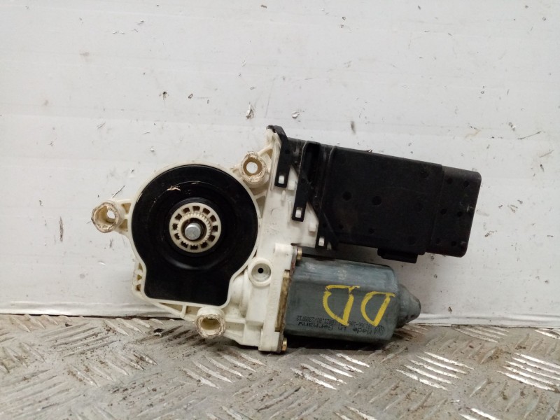 Recambio de motor elevalunas delantero derecho para volkswagen golf iv berlina (1j1) referencia OEM IAM 05076410  