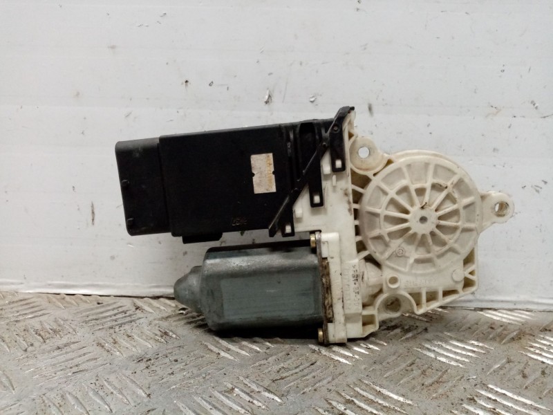 Recambio de motor elevalunas delantero derecho para volkswagen golf iv berlina (1j1) referencia OEM IAM 05076410  