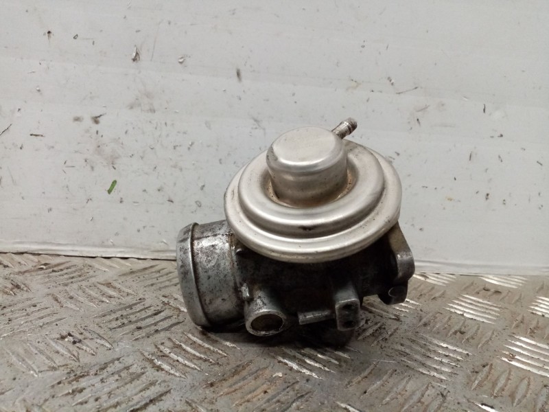 Recambio de valvula egr para volkswagen golf iv berlina (1j1) referencia OEM IAM 038129637B  