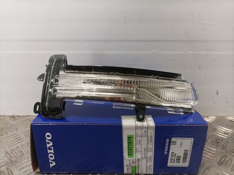 Recambio de piloto lateral derecho para volvo xc60 referencia OEM IAM 31371879  