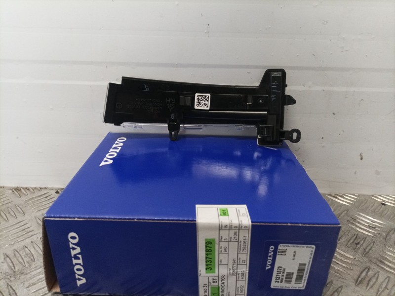 Recambio de piloto lateral derecho para volvo xc60 referencia OEM IAM 31371879  