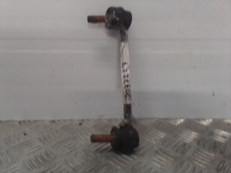 Recambio de bieleta estabilizadora delantera izquierda para nissan cabstar e bd30 referencia OEM IAM   