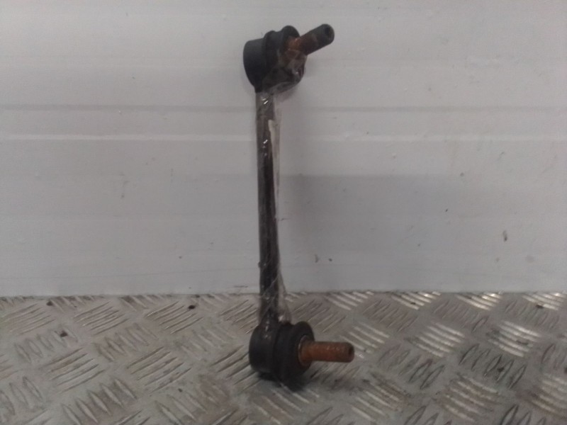 Recambio de bieleta estabilizadora delantera izquierda para nissan cabstar e bd30 referencia OEM IAM   