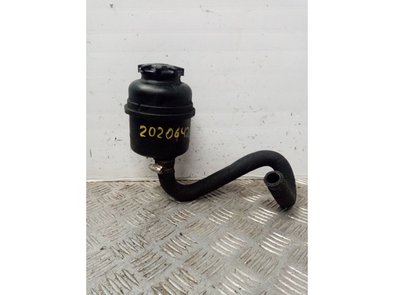 Recambio de deposito servo para nissan cabstar e bd30 referencia OEM IAM PA66GF25  