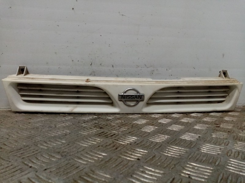 Recambio de rejilla delantera para nissan sunny berlina (n14) 2.0 diesel referencia OEM IAM   