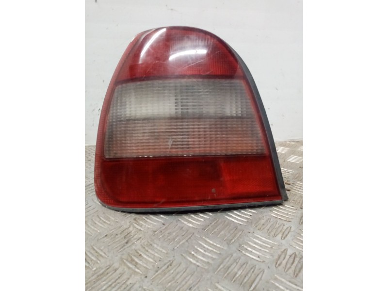 Recambio de piloto trasero izquierdo para nissan sunny berlina (n14) 2.0 diesel referencia OEM IAM   