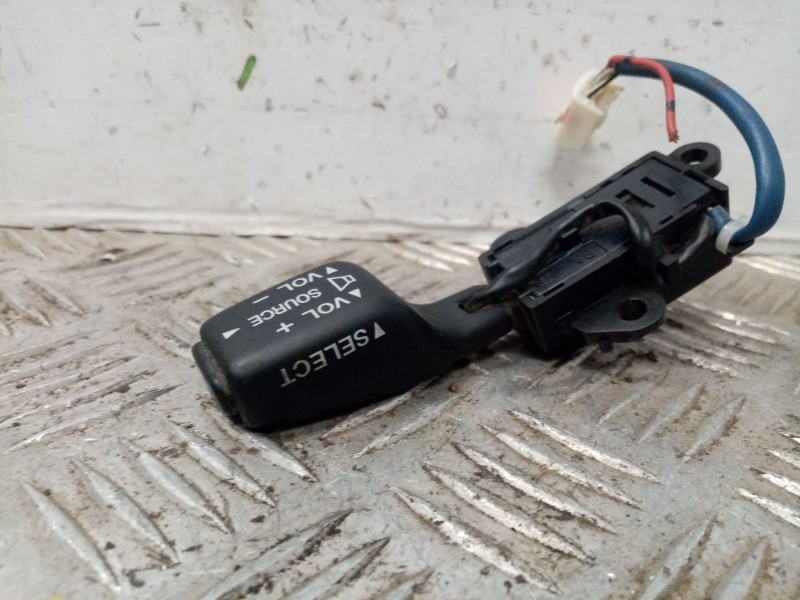 Recambio de mando control radio para mazda premacy (cp) 2.0 turbodiesel cat referencia OEM IAM   