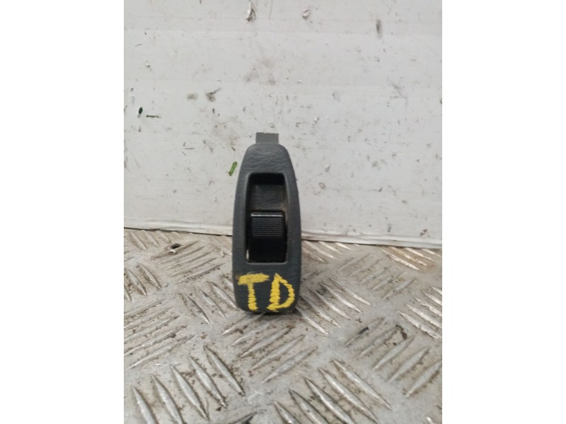 Recambio de mando elevalunas trasero derecho para mazda premacy (cp) 2.0 turbodiesel cat referencia OEM IAM   