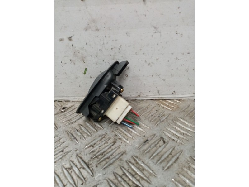 Recambio de mando elevalunas trasero derecho para mazda premacy (cp) 2.0 turbodiesel cat referencia OEM IAM   
