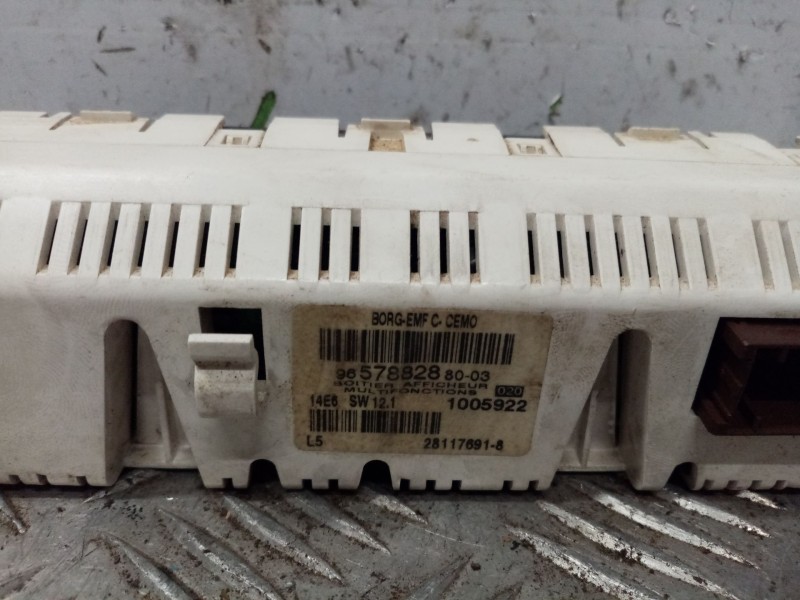 Recambio de pantalla multifuncion para citroen c4 berlina vtr plus referencia OEM IAM 965788288003  