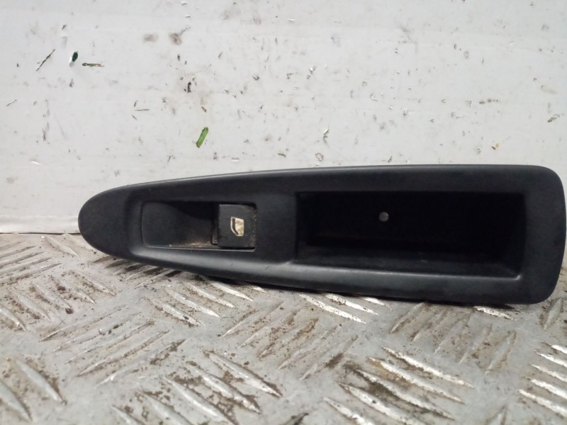 Recambio de maneta elevalunas delantera derecha para citroen c4 berlina vtr plus referencia OEM IAM   