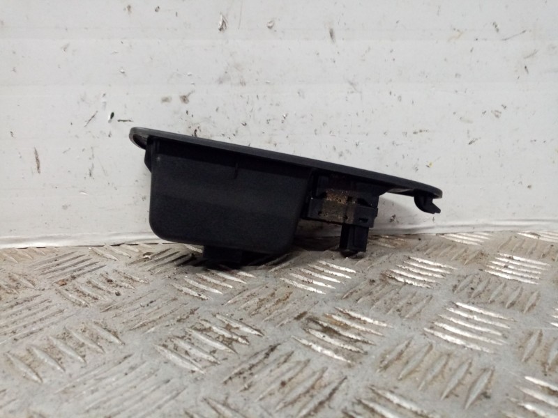 Recambio de maneta elevalunas trasera derecha para citroen c4 berlina vtr plus referencia OEM IAM 9240F2  