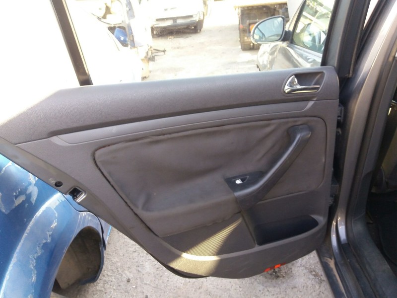 volkswagen golf v berlina (1k1) del año 2003