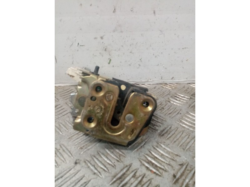 Recambio de cerradura puerta trasera derecha para nissan x-trail (t30) 2.2 16v turbodiesel cat referencia OEM IAM 055240300  