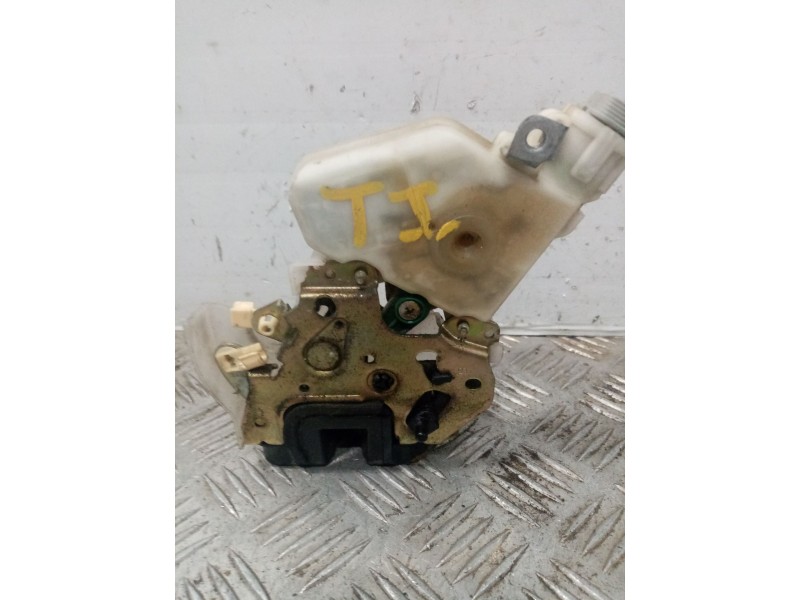 Recambio de cerradura puerta trasera izquierda para nissan x-trail (t30) 2.2 16v turbodiesel cat referencia OEM IAM 800553AA300 