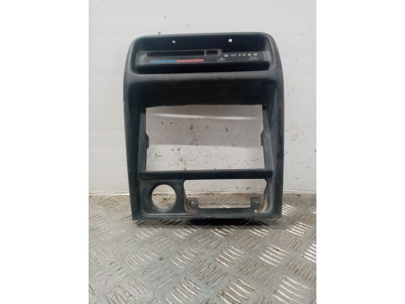 Recambio de mascara central de salpicadero para suzuki santana 300 2.0 hdi referencia OEM IAM   