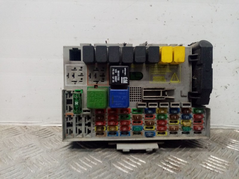 Recambio de caja reles / fusibles para opel zafira a elegance referencia OEM IAM 24412497  