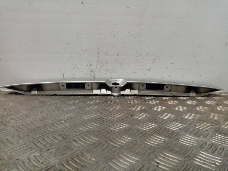 Recambio de molduras traseras para opel zafira a elegance referencia OEM IAM 90579631  