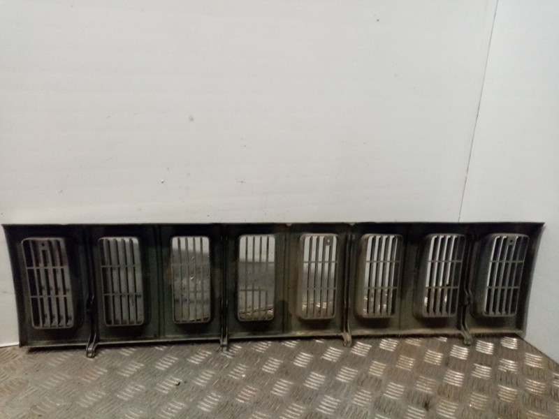 Recambio de rejilla delantera para jeep cherokee (xj) 4.0 190cv erh referencia OEM IAM 55054889  