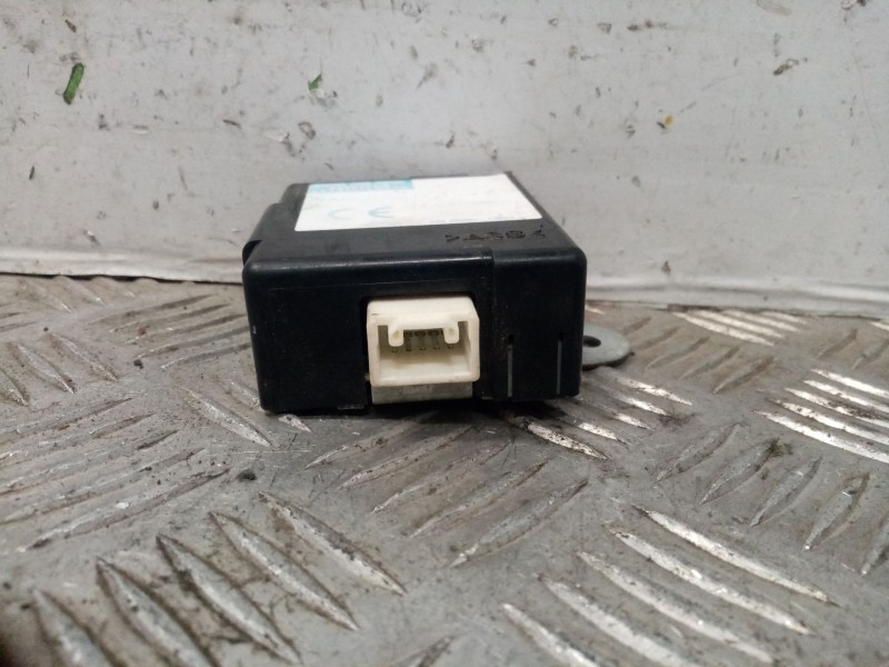 Recambio de centralita cierre para toyota corolla verso (e12) referencia OEM IAM 8974113040  