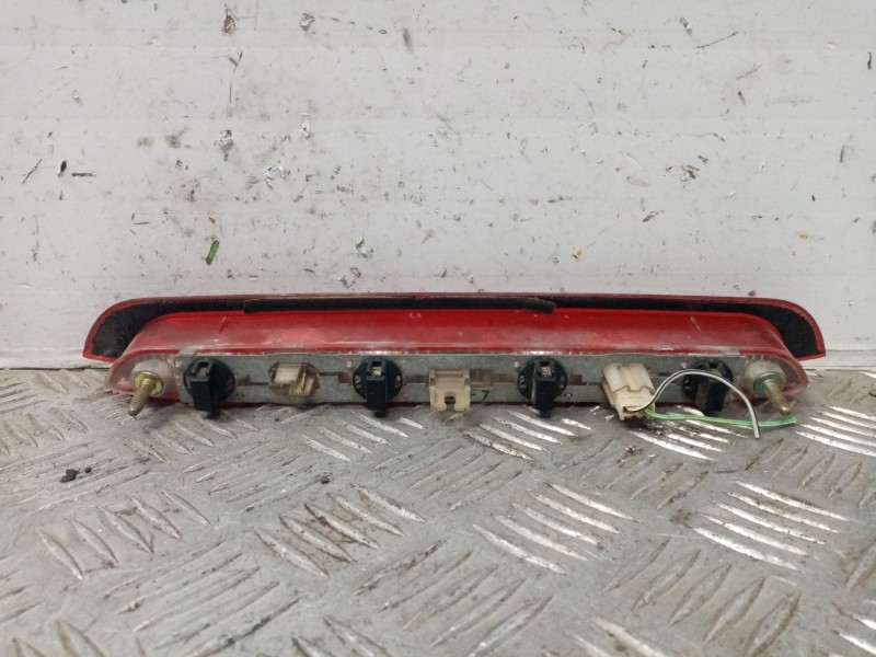 Recambio de luz central de freno para toyota corolla verso (e12) referencia OEM IAM   