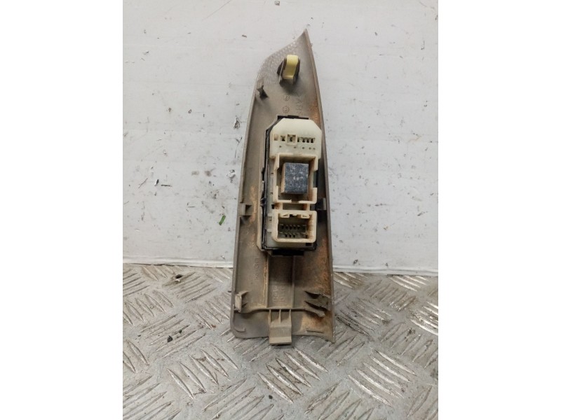 Recambio de mando elevalunas delantero derecho para toyota corolla verso (e12) referencia OEM IAM   