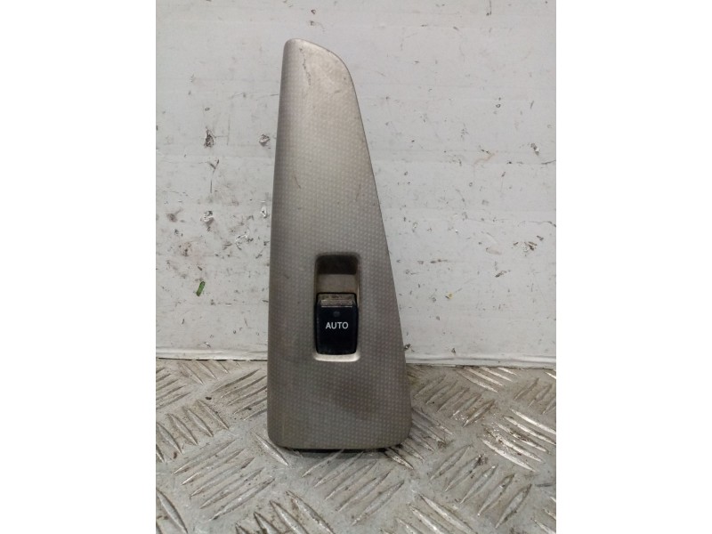 Recambio de mando elevalunas trasero derecho para toyota corolla verso (e12) referencia OEM IAM   