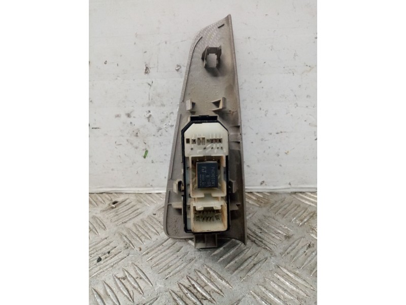 Recambio de mando elevalunas trasero derecho para toyota corolla verso (e12) referencia OEM IAM   