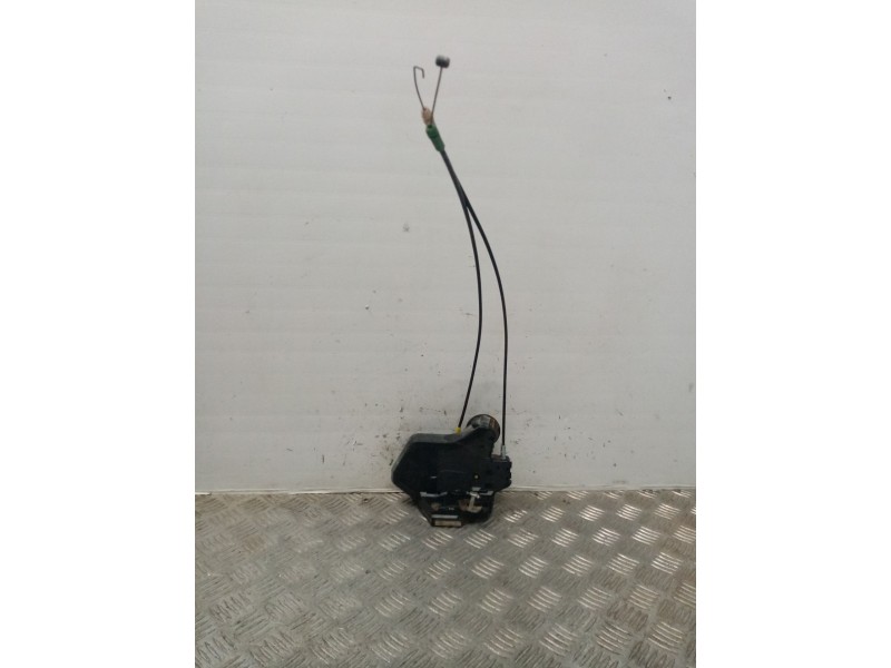 Recambio de cerradura puerta trasera derecha para toyota corolla verso (e12) referencia OEM IAM   