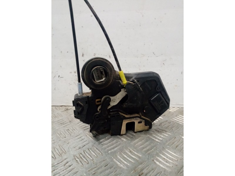 Recambio de cerradura puerta trasera derecha para toyota corolla verso (e12) referencia OEM IAM   