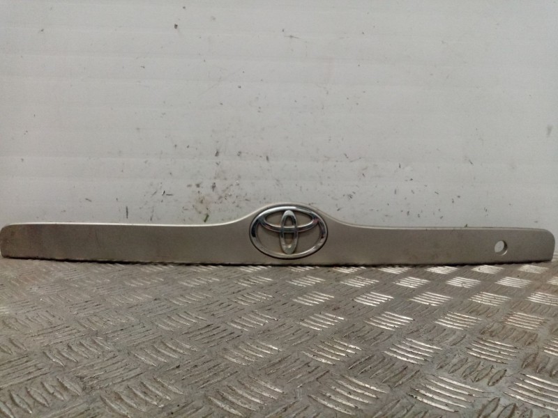 Recambio de moldura piloto matricula para toyota corolla verso (e12) referencia OEM IAM   