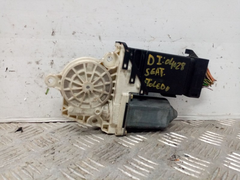 Recambio de motor elevalunas delantero izquierdo para seat toledo (1m2) signo referencia OEM IAM 9776105402301  