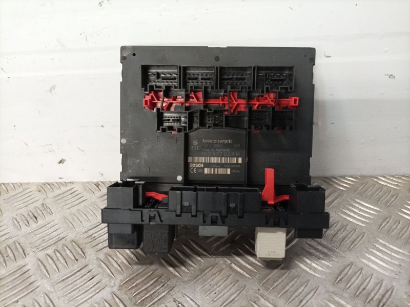 Recambio de caja reles / fusibles para volkswagen golf v berlina (1k1) referencia OEM IAM 1K0937049M  