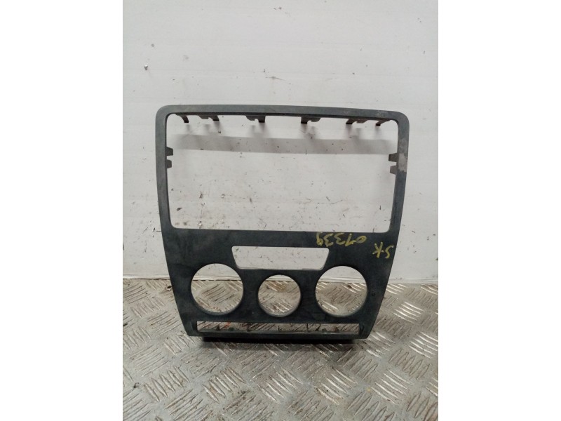 Recambio de consola central para skoda octavia berlina (1z3) elegance referencia OEM IAM 1Z0858069  