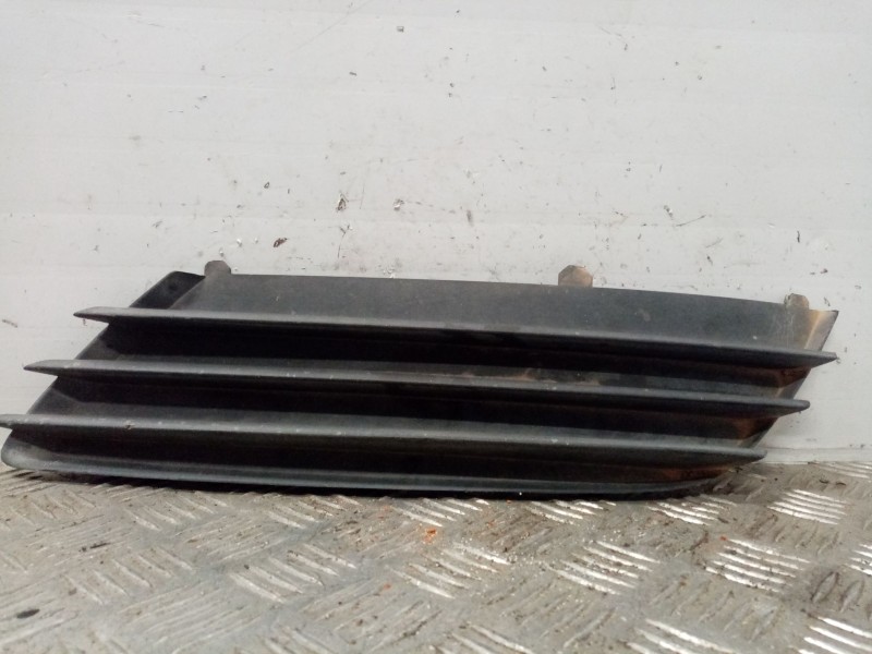 Recambio de rejilla paragolpes izquierdo para opel astra h berlina enjoy referencia OEM IAM 13117250  