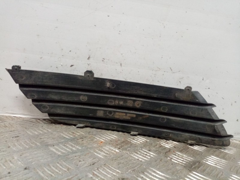 Recambio de rejilla paragolpes izquierdo para opel astra h berlina enjoy referencia OEM IAM 13117250  