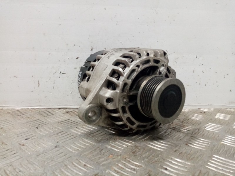 Recambio de alternador para opel zafira b 1.9 cdti referencia OEM IAM YM13117340  