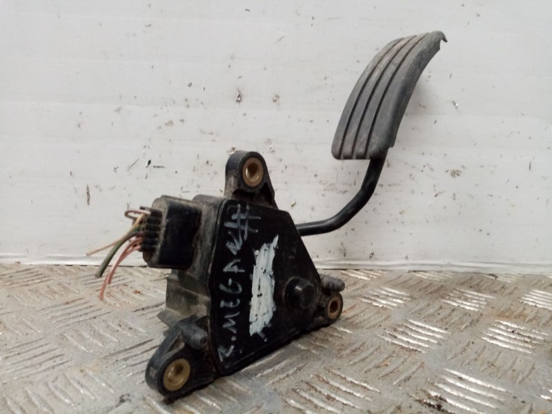 Recambio de potenciometro pedal para renault megane ii berlina 5p referencia OEM IAM 8200153268  