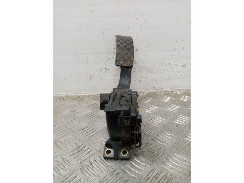 Recambio de pedal acelerador para volkswagen passat berlina (3b2) referencia OEM IAM 8D1721523A  