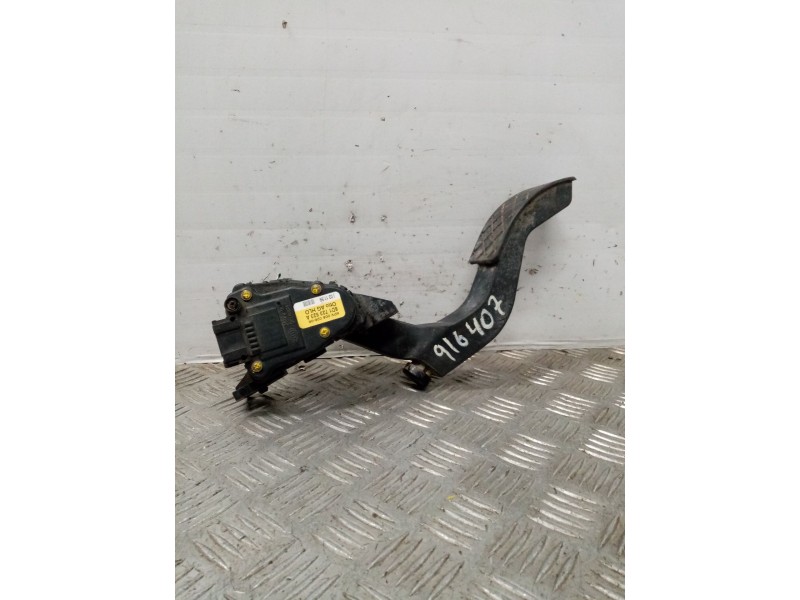 Recambio de pedal acelerador para volkswagen passat berlina (3b2) referencia OEM IAM 8D1721523A  
