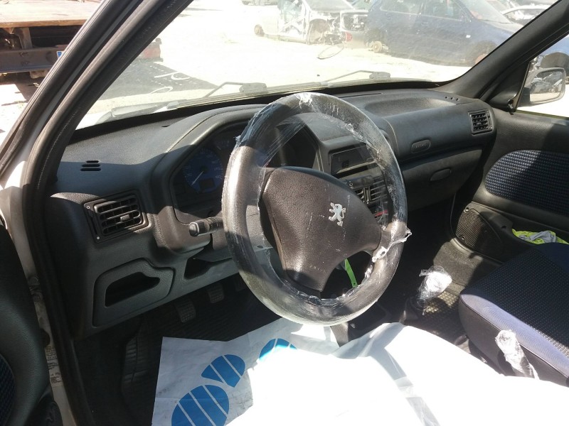 peugeot 106 (s2) 1.1   |   0.96 - ... | 1996 | 60 cv / 44 kw del año 1996