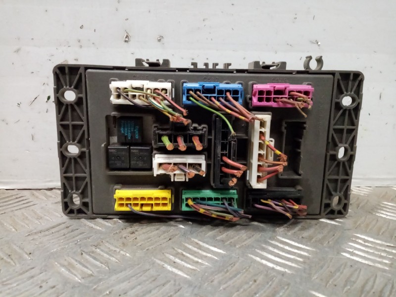 Recambio de caja reles / fusibles para mini mini (r50,r53) one d referencia OEM IAM 518030507 6906600 