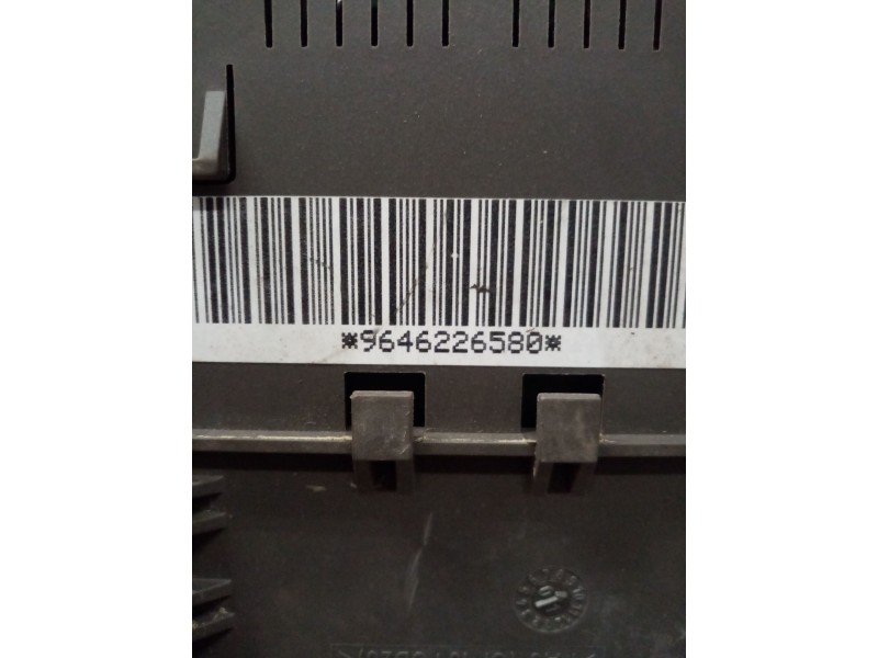 Recambio de caja reles / fusibles para citroen c5 berlina 2.0 hdi x referencia OEM IAM 6500Y1 9646226580 