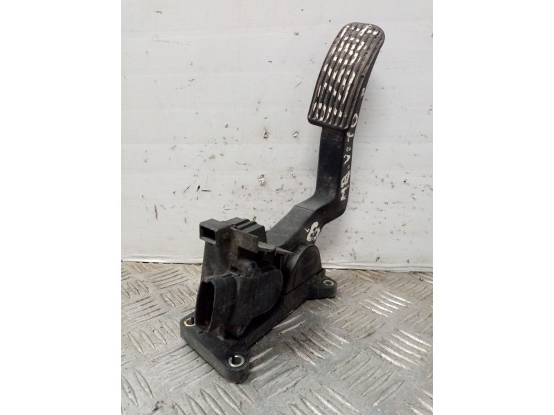 Recambio de potenciometro pedal para mercedes vito (w638) caja cerrada referencia OEM IAM A6393000604 0281002581 