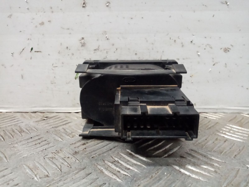 Recambio de mando luces para ford focus berlina (cap) ghia referencia OEM IAM 4M5T13A024CA  